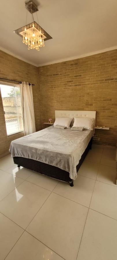 Sobrado 2 Amplo E Confortavel Em Condominio Corumba Phòng bức ảnh